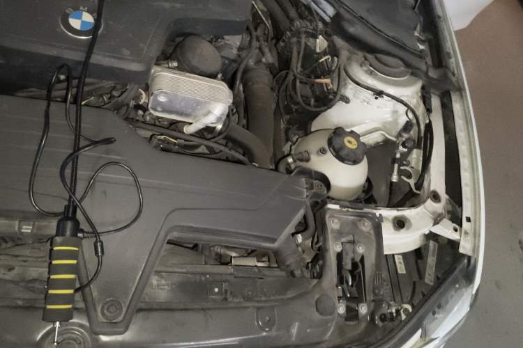 Used BMW 3 Series 2013 320i Sport Edition Engine Bay Left