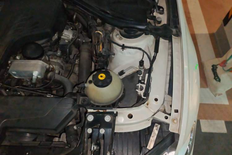 Used BMW 3 Series 2013 320Li Fashion Design Package Engine Bay Left