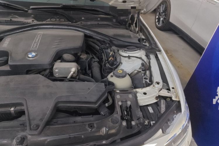 Used BMW 3 Series 2013 320i Sport Edition Engine Bay Left