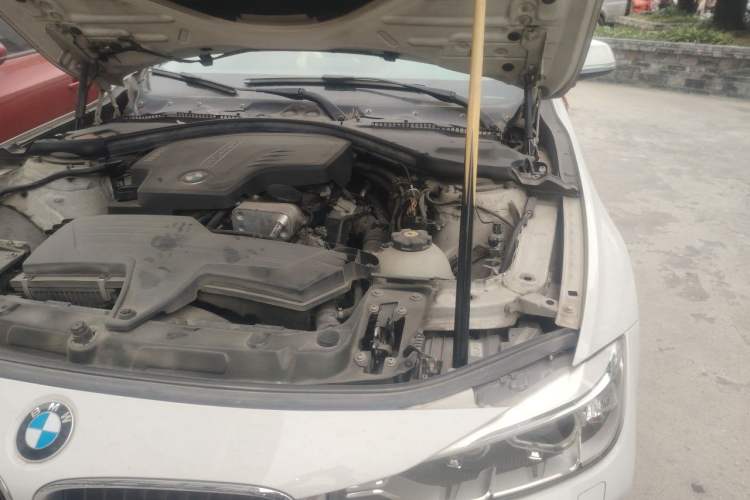 Used BMW 3 Series 2013 320Li Fashion Model Engine Bay Left