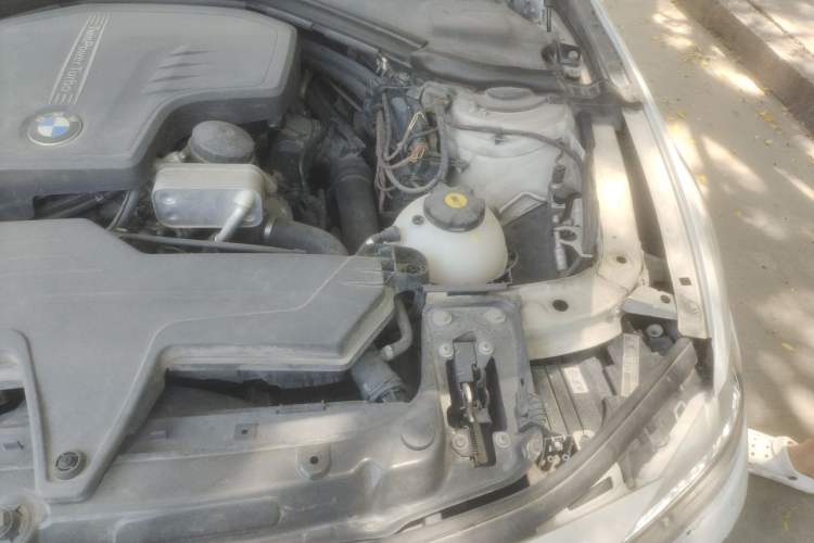 Used BMW 3 Series 2013 320i Sport Design Package Engine Bay Left