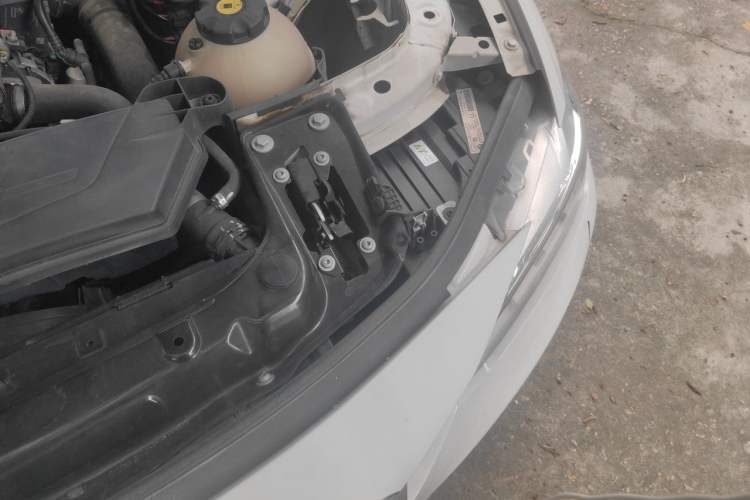 Used BMW 3 Series 2013 320Li Fashion Model Engine Bay Left