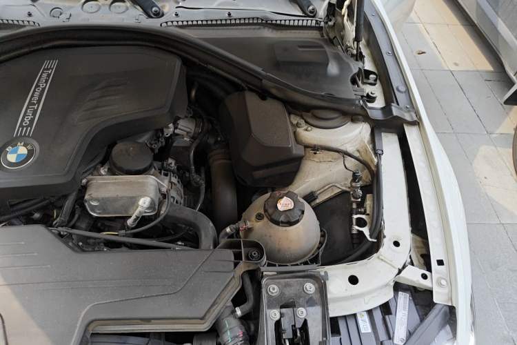 Used BMW 3 Series 2013 320Li Fashion Model Engine Bay Left