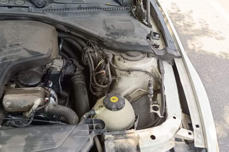 Used BMW 3 Series 2013 320Li Fashion Model Engine Bay Left