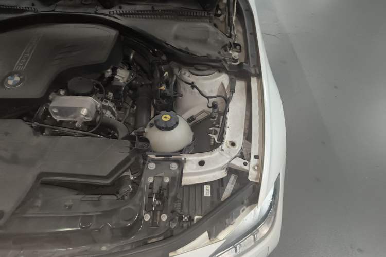 Used BMW 3 Series 2013 320Li Fashion Model Engine Bay Left