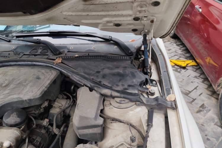 Used BMW 3 Series 2013 320Li Fashion Model Engine Bay Left