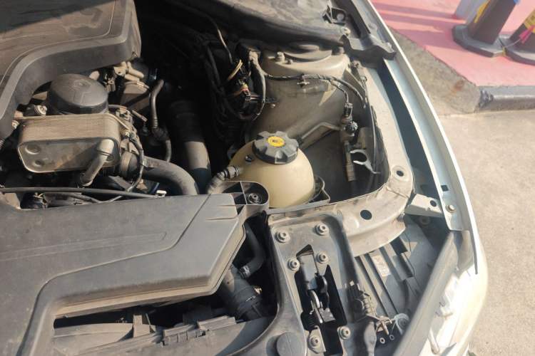 Used BMW 3 Series 2013 320i Sport Edition Engine Bay Left