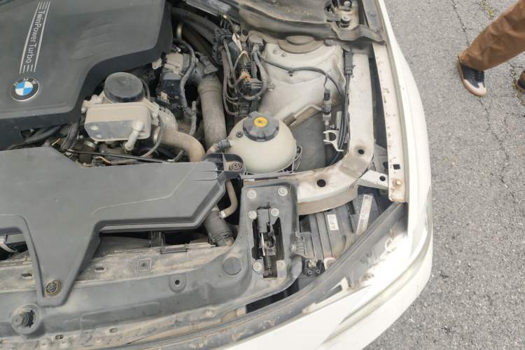 Used BMW 3 Series 2013 328i Sport Design Package Engine Bay Left