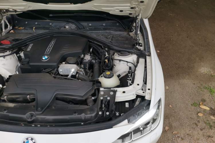 Used BMW 3 Series 2013 320Li Fashion Model Engine Bay Left