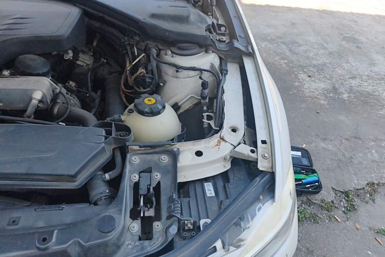 Used BMW 3 Series 2013 320i Sport Design Package Engine Bay Left