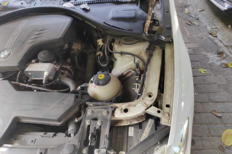 Used BMW 3 Series 2013 320i Sport Edition Engine Bay Left