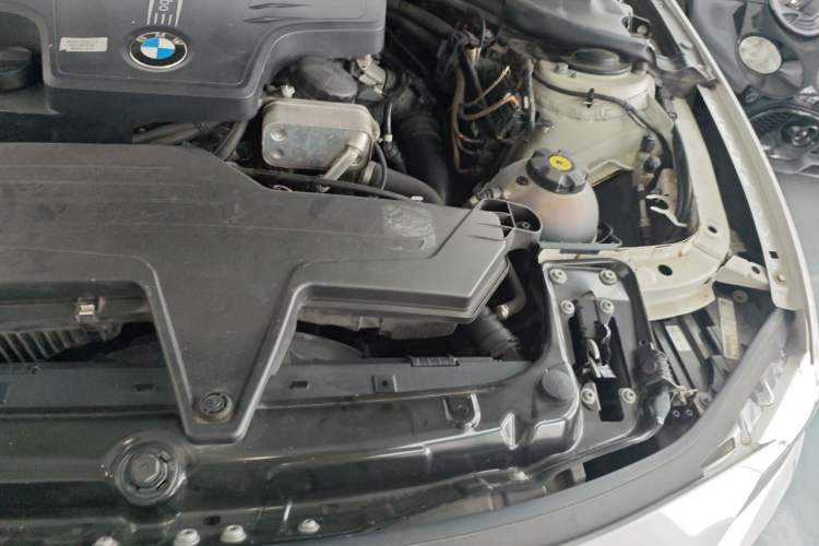 Used BMW 3 Series 2013 320i Sport Touring Edition Engine Bay Left