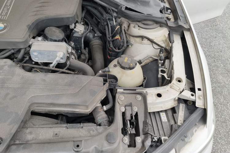 Used BMW 3 Series 2013 320Li Fashion Model Engine Bay Left