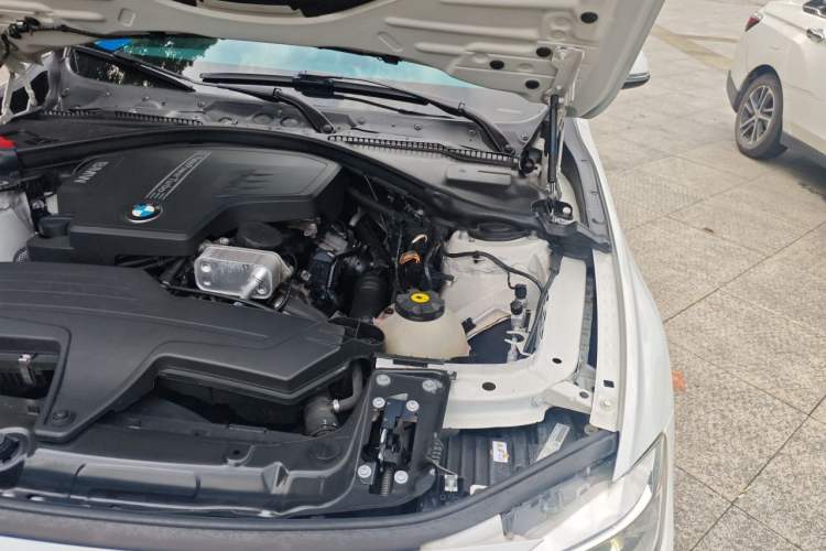 Used BMW 3 Series 2013 320i Sport Edition Engine Bay Left