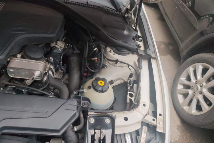 Used BMW 3 Series 2013 320i Sport Edition Engine Bay Left
