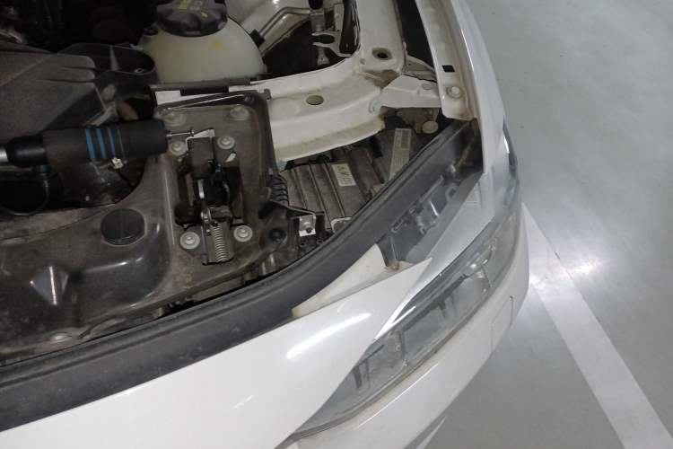 Used BMW 3 Series 2013 320Li Fashion Model Engine Bay Left
