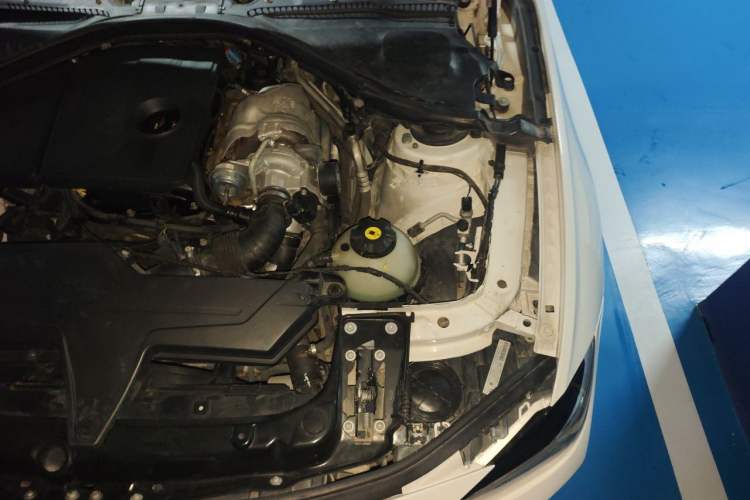 Used BMW 3 Series 2013 316i Active Edition Engine Bay Left