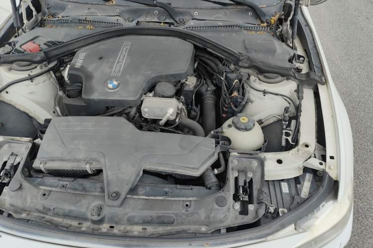 Used BMW 3 Series 2013 320i Sport Edition Engine Bay Left