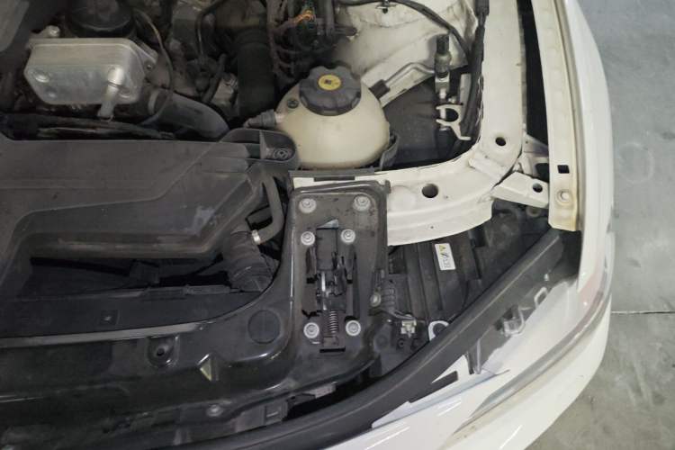 Used BMW 3 Series 2013 328i Sport Design Package Engine Bay Left