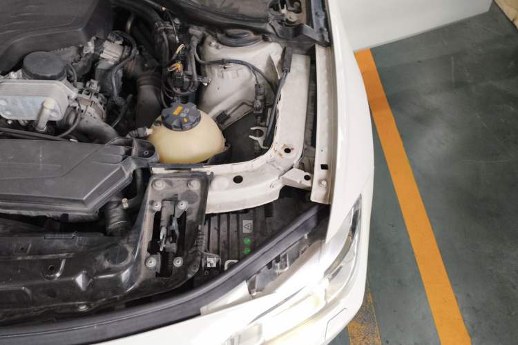 Used BMW 3 Series 2013 320Li Fashion Model Engine Bay Left