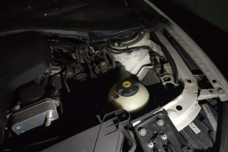 Used BMW 3 Series 2013 320i Active Edition Engine Bay Left