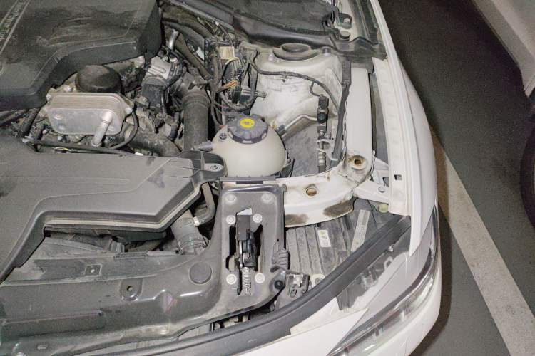 Used BMW 3 Series 2013 Facelifted 320Li Luxury Design Package Engine Bay Left
