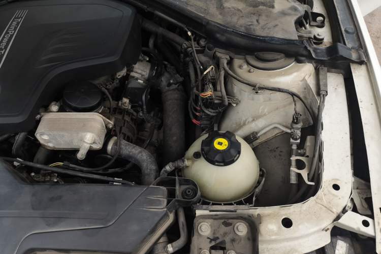 Used BMW 3 Series 2013 320Li Fashion Model Engine Bay Left