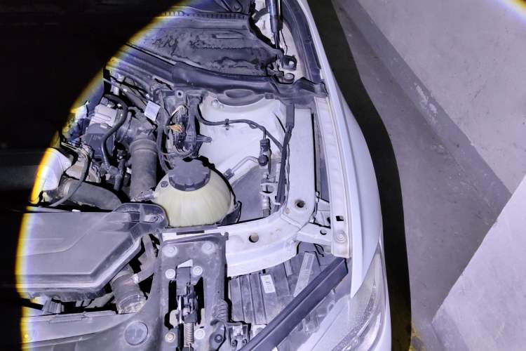 Used BMW 3 Series 2013 328Li Luxury Design Package Engine Bay Left