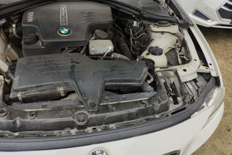 Used BMW 3 Series 2013 320i Sport Edition Engine Bay Left