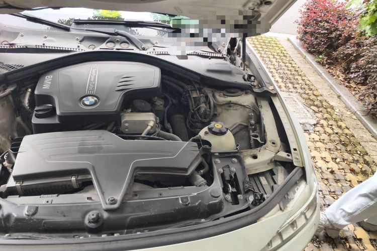 Used BMW 3 Series 2013 320Li Fashion Model Engine Bay Left