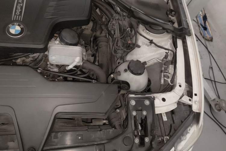 Used BMW 3 Series 2013 320Li Fashion Model Engine Bay Left