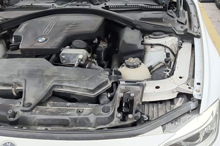Used BMW 3 Series 2013 320i Sport Edition Engine Bay Left