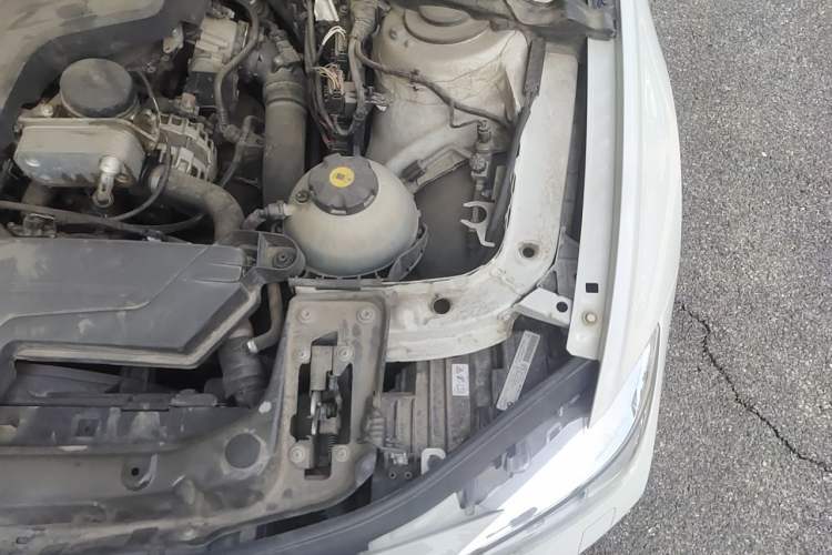 Used BMW 3 Series 2013 320Li Fashion Model Engine Bay Left