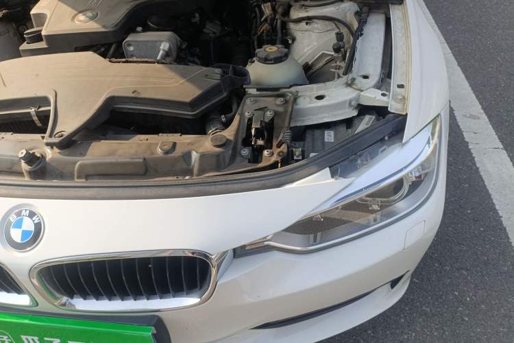 Used BMW 3 Series 2013 320i Sport Edition Engine Bay Left
