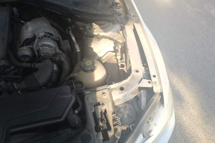 Used BMW 3 Series 2013 316i Active Edition Engine Bay Left