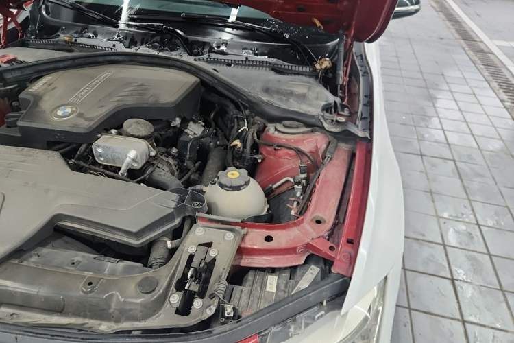 Used BMW 3 Series 2013 320i Sport Edition Engine Bay Left