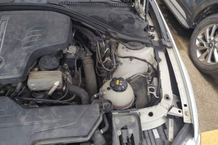 Used BMW 3 Series 2013 320i Sport Design Package Engine Bay Left
