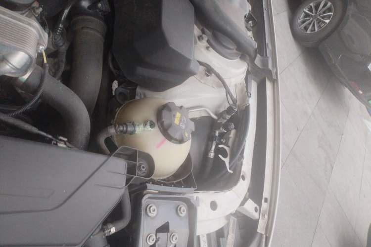 Used BMW 3 Series 2013 320i Sport Edition Engine Bay Left