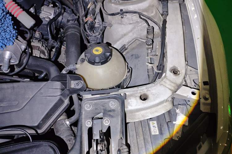 Used BMW 3 Series 2013 320Li Fashion Model Engine Bay Left