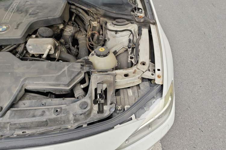 Used BMW 3 Series 2013 320i Sport Design Package Engine Bay Left