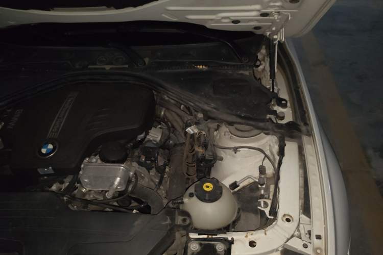 Used BMW 3 Series 2013 Facelifted 328i Sport Design Package Engine Bay Left