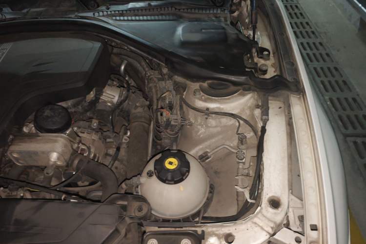Used BMW 3 Series 2013 320Li Fashion Model Engine Bay Left