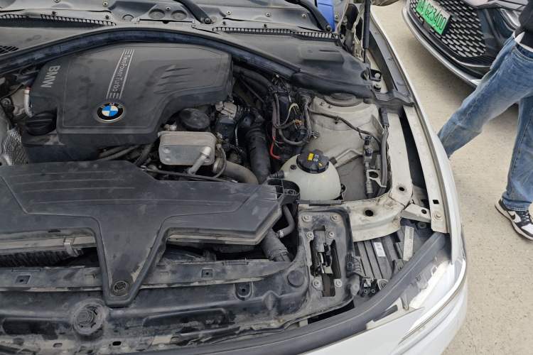 Used BMW 3 Series 2013 320i Sport Edition Engine Bay Left