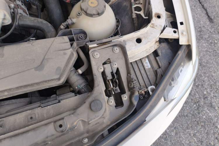 Used BMW 3 Series 2013 320Li Fashion Model Engine Bay Left