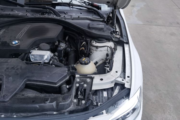 Used BMW 3 Series 2013 320i Sport Edition Engine Bay Left