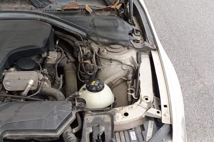 Used BMW 3 Series 2013 320Li Fashion Model Engine Bay Left