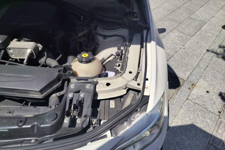 Used BMW 3 Series 2013 Restyled 320i Sport Design Package Engine Bay Left
