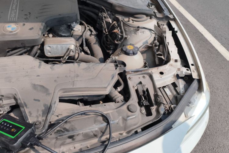 Used BMW 3 Series 2013 320i Sport Edition Engine Bay Left
