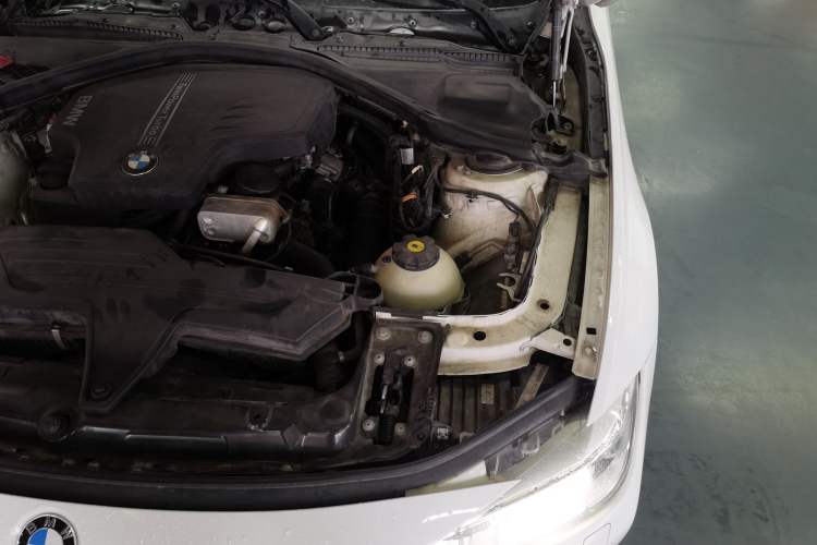 Used BMW 3 Series 2013 320Li Fashion Model Engine Bay Left
