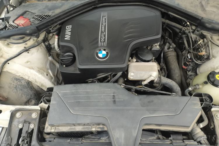 Used BMW 3 Series 2013 320Li Fashion Model Engine Bay